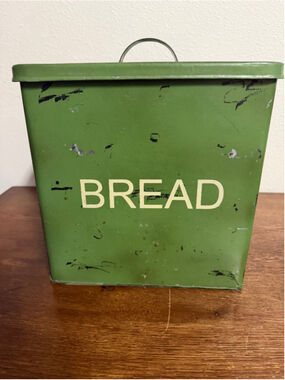Rustic Metal Bread Box Green Farmhouse Kitchen Storage Tin w/ Lid Distressed Dec